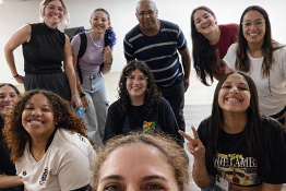 Alunos da Faculdade Campos Salles em apresentação teatral - 5ª temporada do Teatro